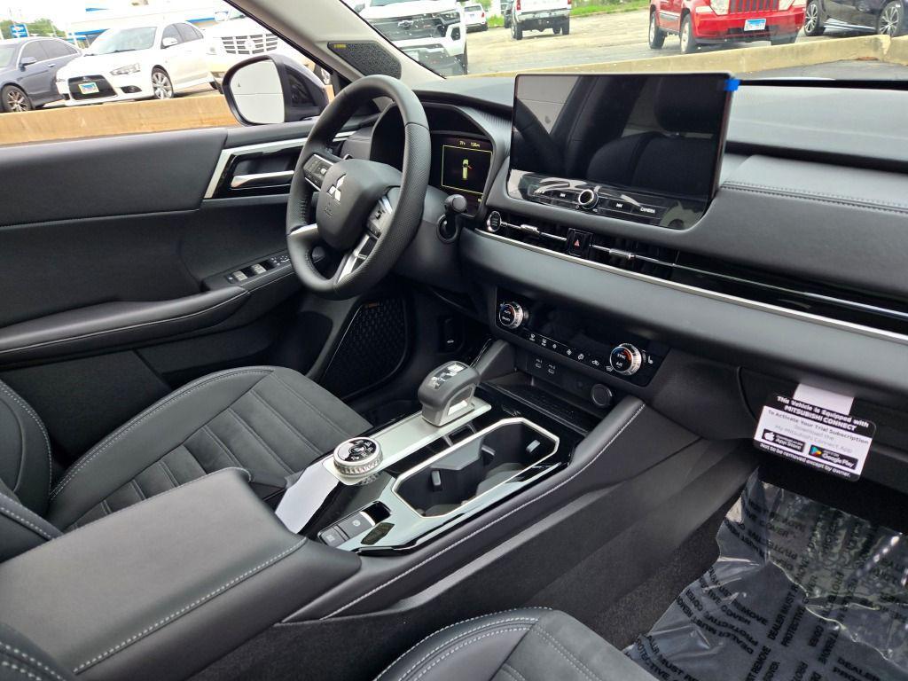 new 2025 Mitsubishi Outlander car, priced at $38,041