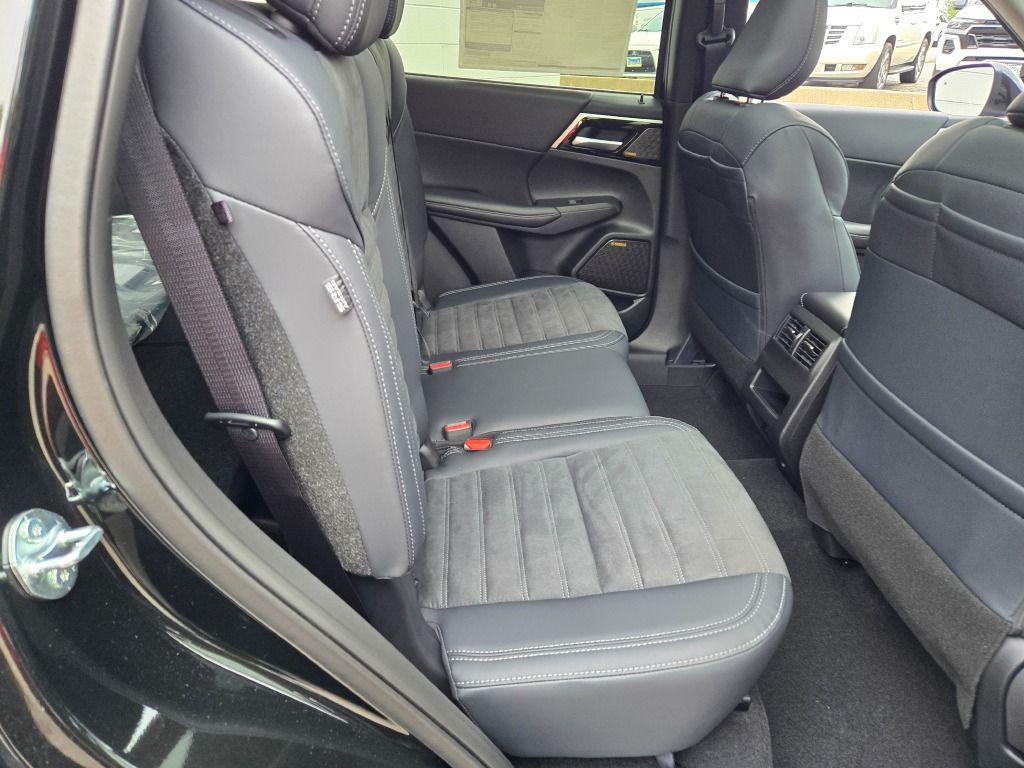 new 2025 Mitsubishi Outlander car, priced at $38,041