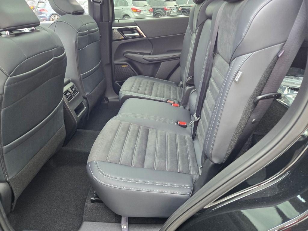 new 2025 Mitsubishi Outlander car, priced at $38,041