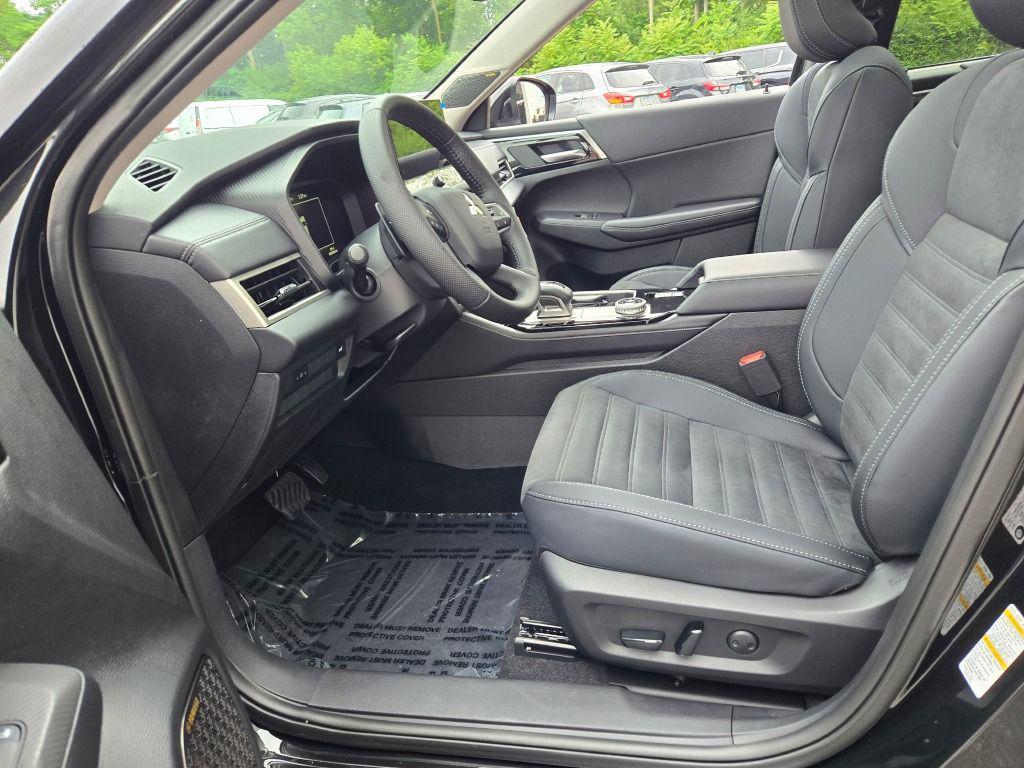 new 2025 Mitsubishi Outlander car, priced at $38,041