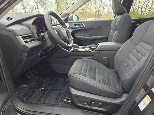 new 2025 Mitsubishi Outlander car, priced at $38,303