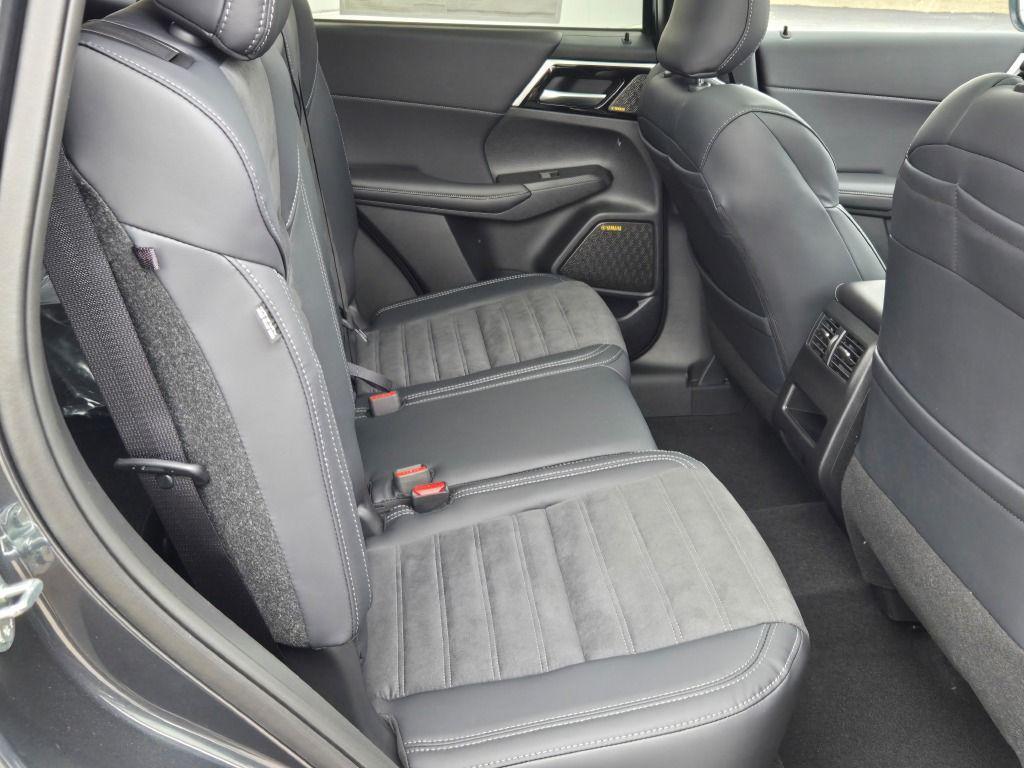 new 2025 Mitsubishi Outlander car, priced at $36,106