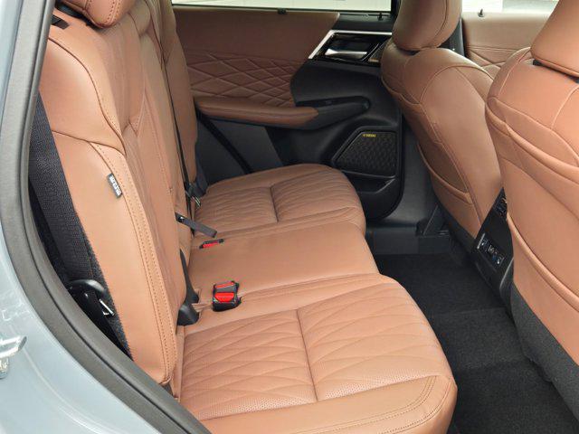 new 2025 Mitsubishi Outlander car, priced at $43,528