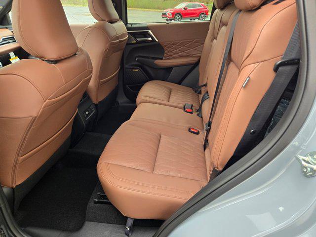 new 2025 Mitsubishi Outlander car, priced at $43,528