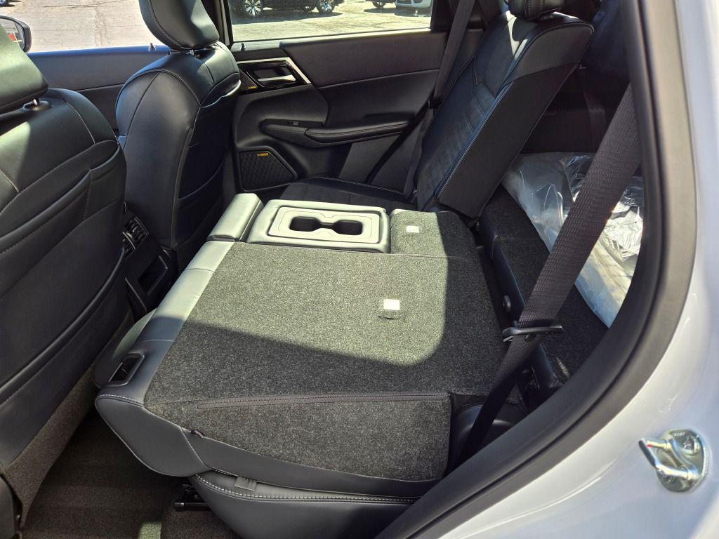 new 2025 Mitsubishi Outlander car, priced at $36,852