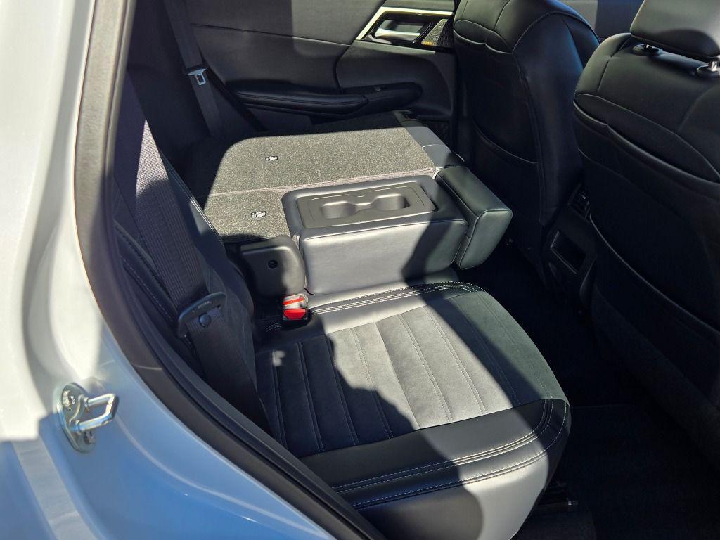 new 2025 Mitsubishi Outlander car, priced at $36,852