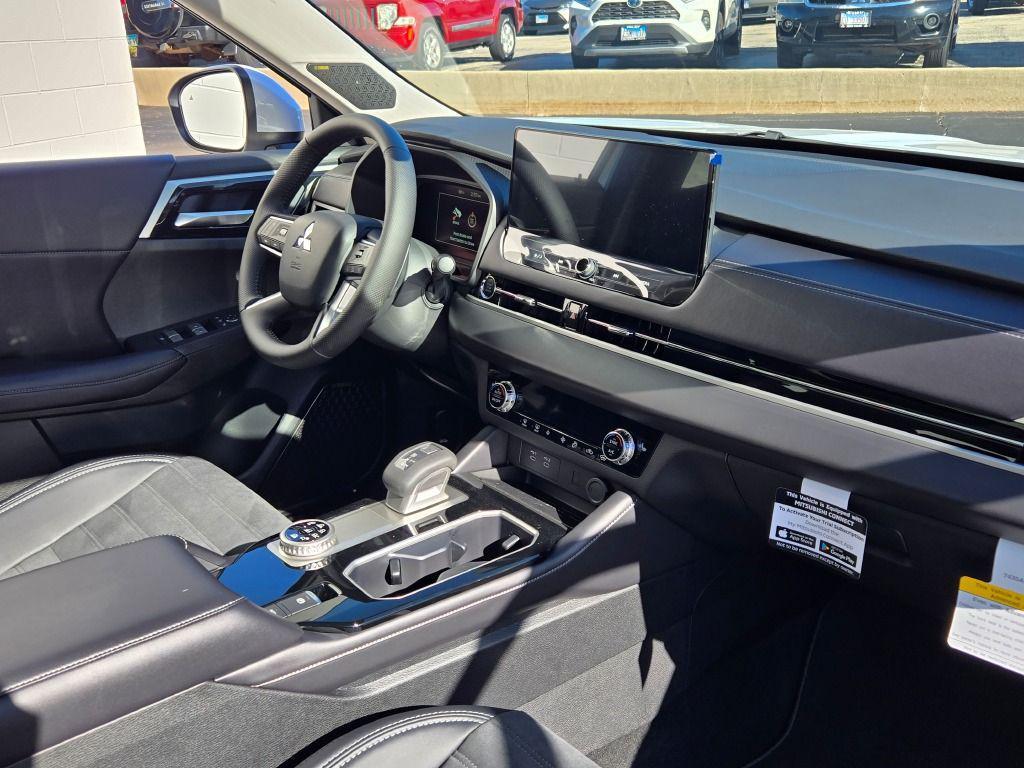 new 2025 Mitsubishi Outlander car, priced at $36,852