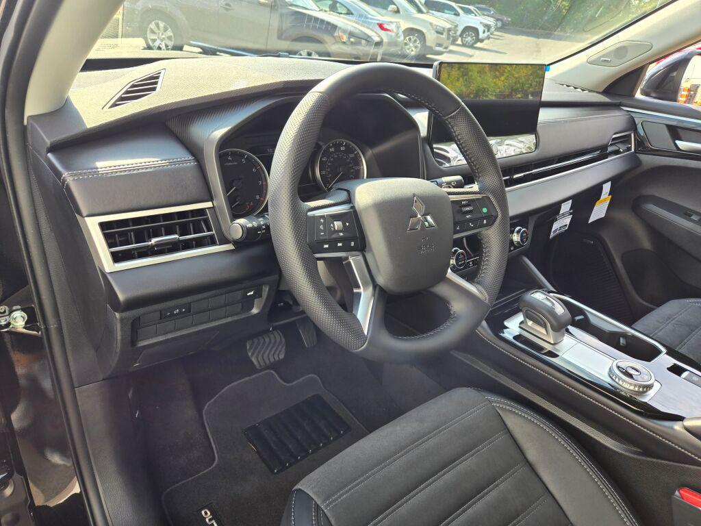 new 2025 Mitsubishi Outlander car, priced at $35,394