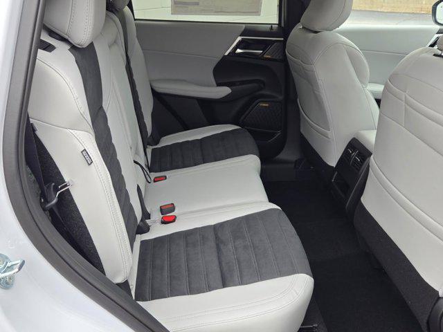 new 2025 Mitsubishi Outlander car, priced at $39,880
