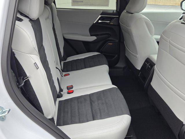 new 2025 Mitsubishi Outlander car, priced at $39,282