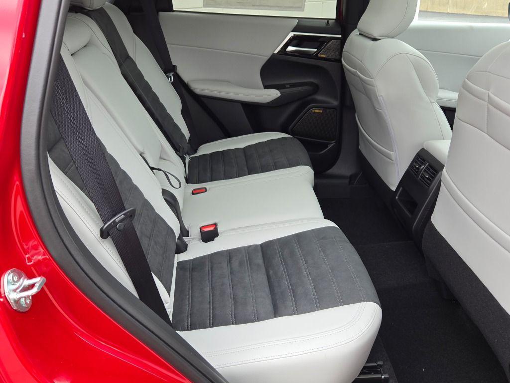 new 2025 Mitsubishi Outlander car, priced at $36,684