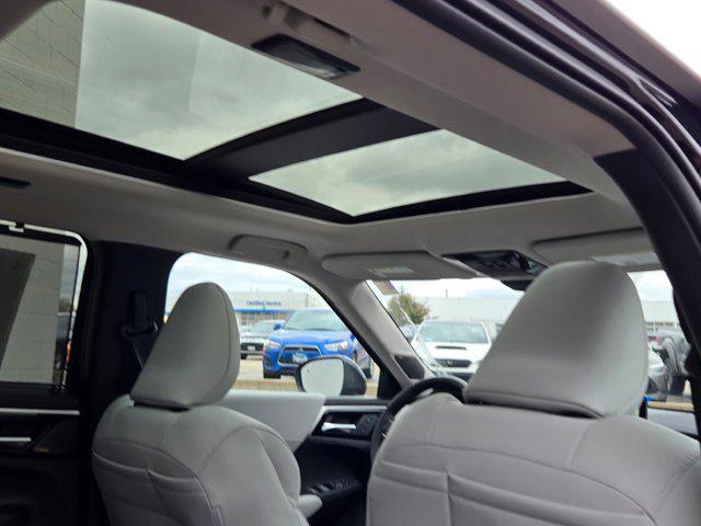 new 2025 Mitsubishi Outlander car, priced at $44,359