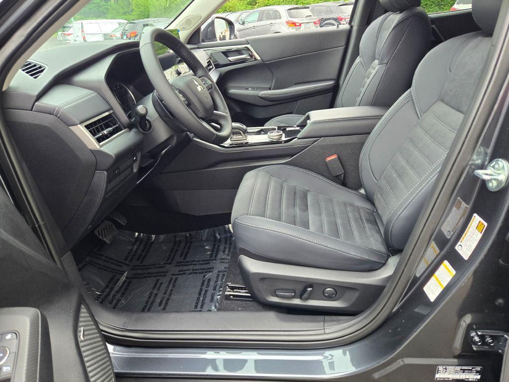 new 2025 Mitsubishi Outlander car, priced at $34,360