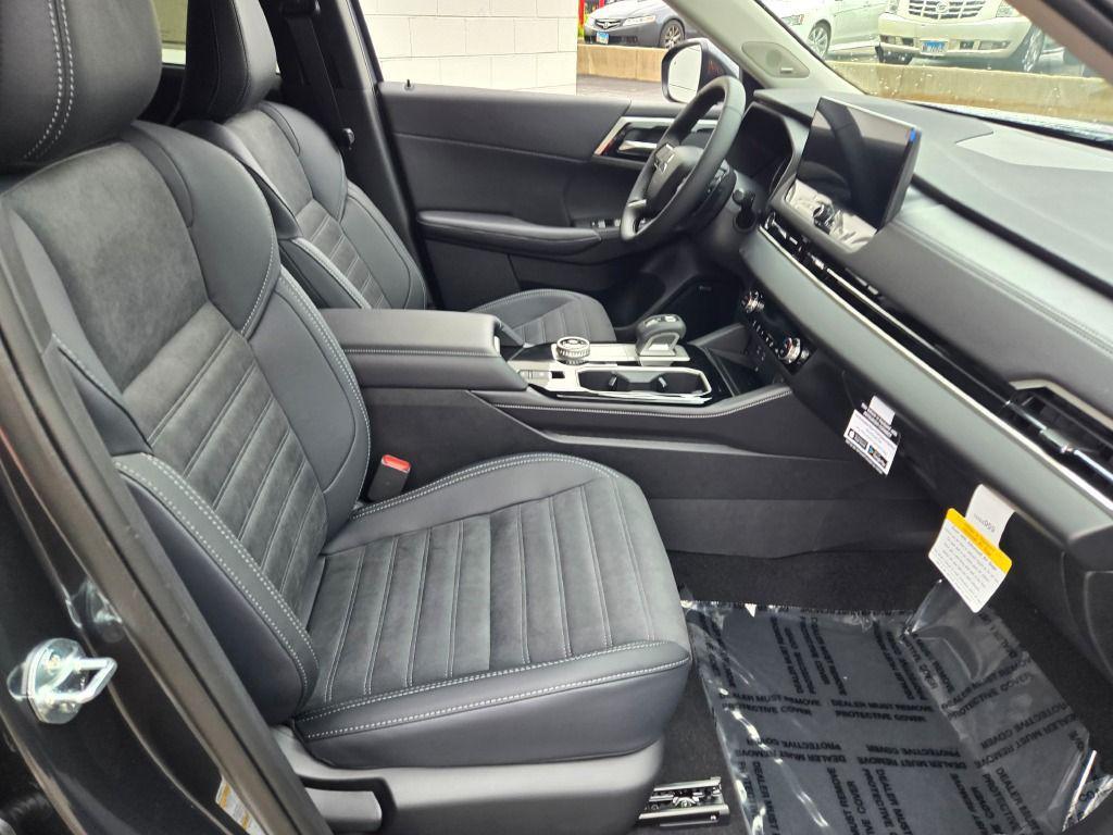 new 2025 Mitsubishi Outlander car, priced at $34,360