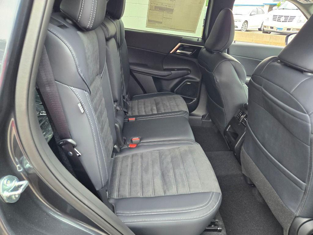 new 2025 Mitsubishi Outlander car, priced at $34,360