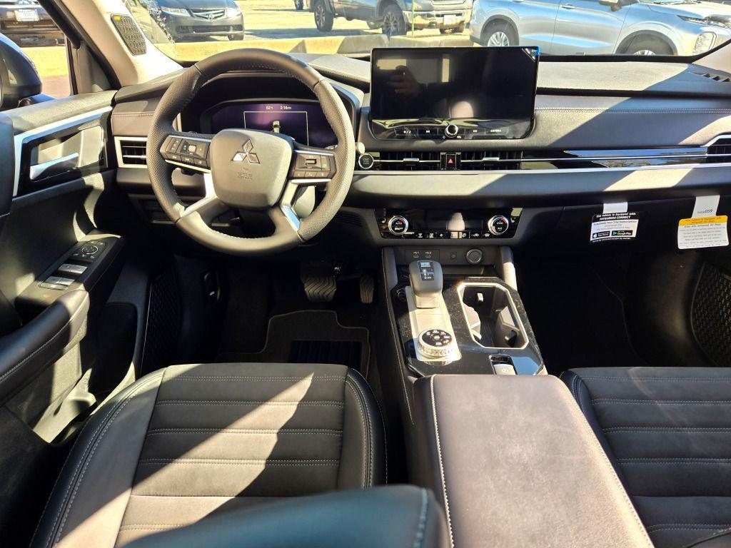 new 2025 Mitsubishi Outlander car, priced at $37,275