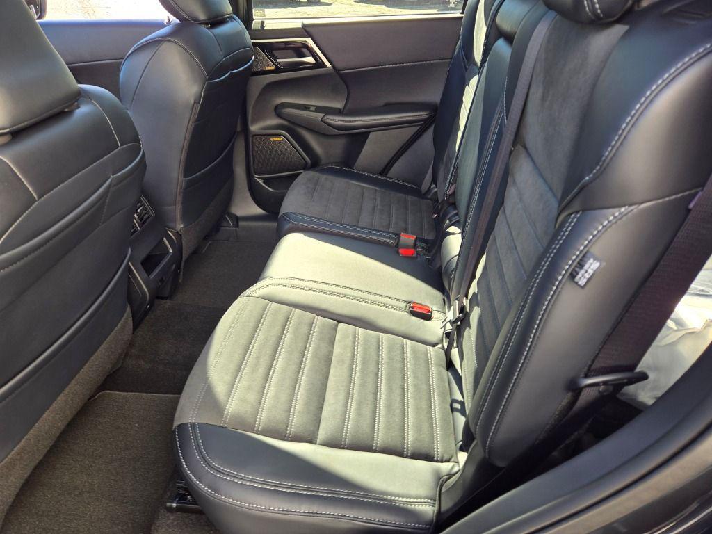 new 2025 Mitsubishi Outlander car, priced at $37,275