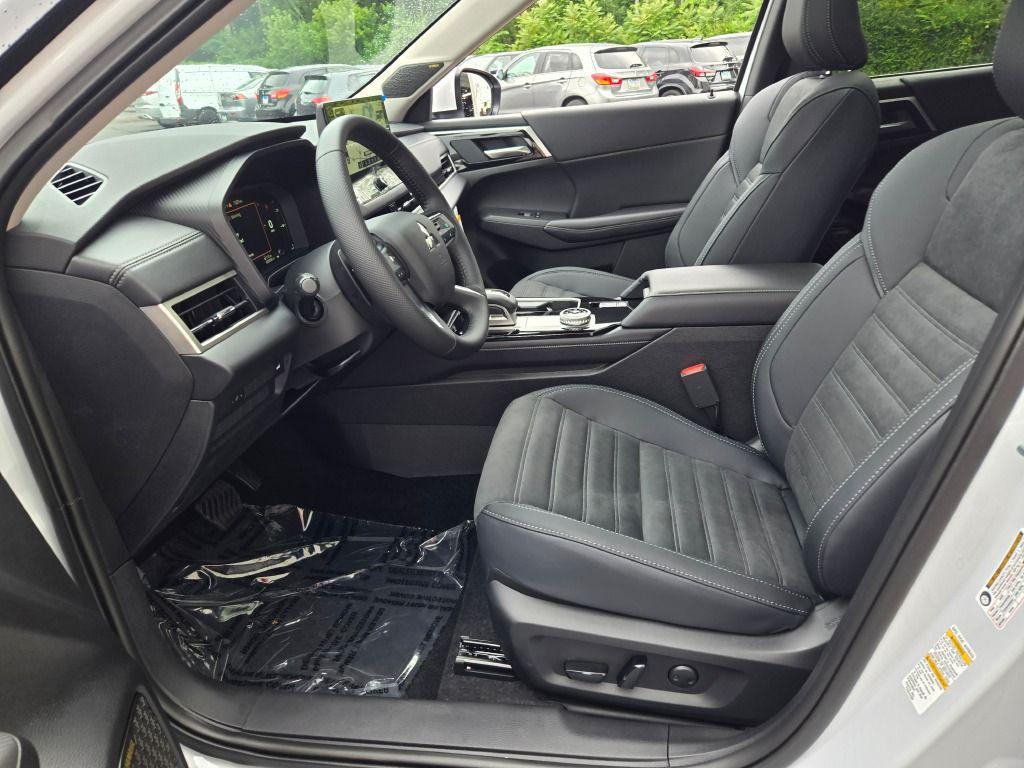 new 2025 Mitsubishi Outlander car, priced at $38,031