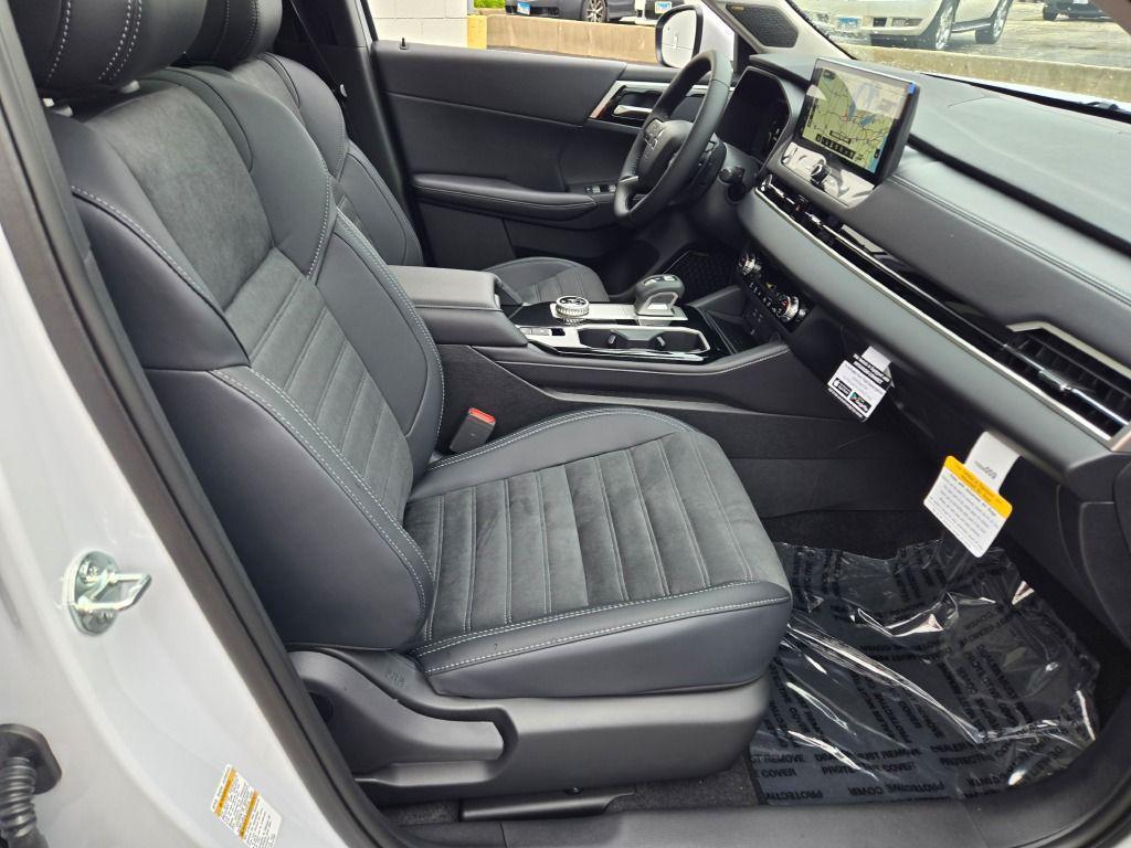 new 2025 Mitsubishi Outlander car, priced at $38,031