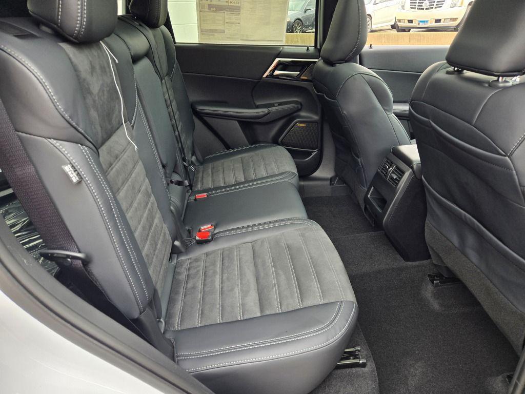 new 2025 Mitsubishi Outlander car, priced at $38,031