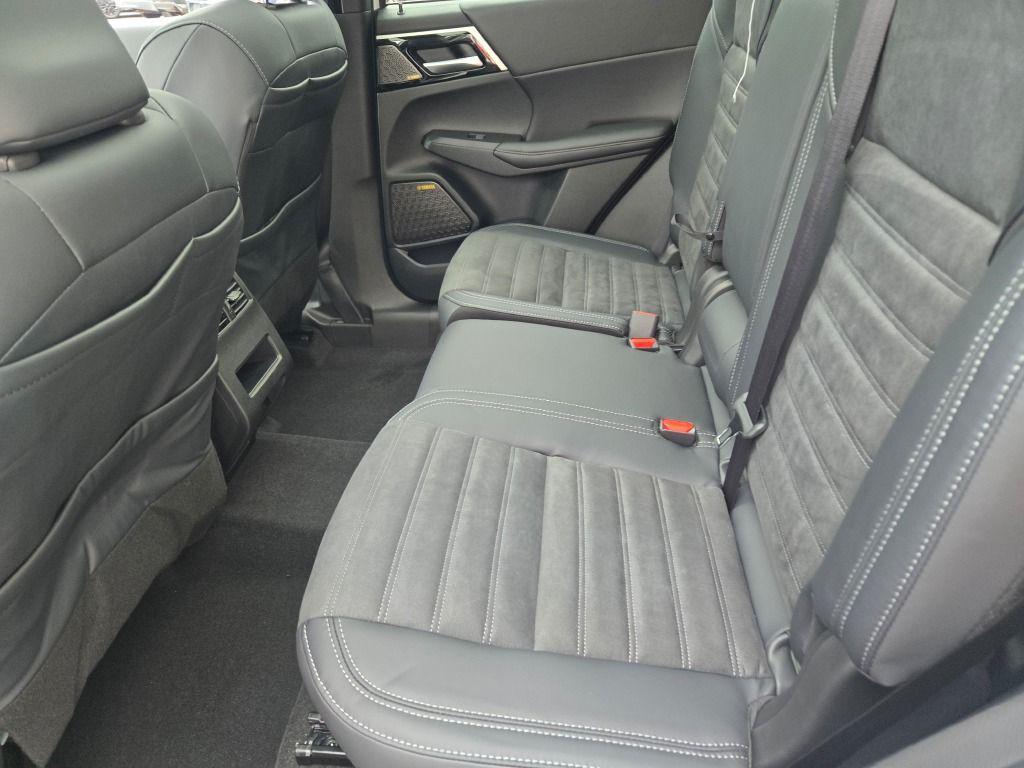 new 2025 Mitsubishi Outlander car, priced at $38,031