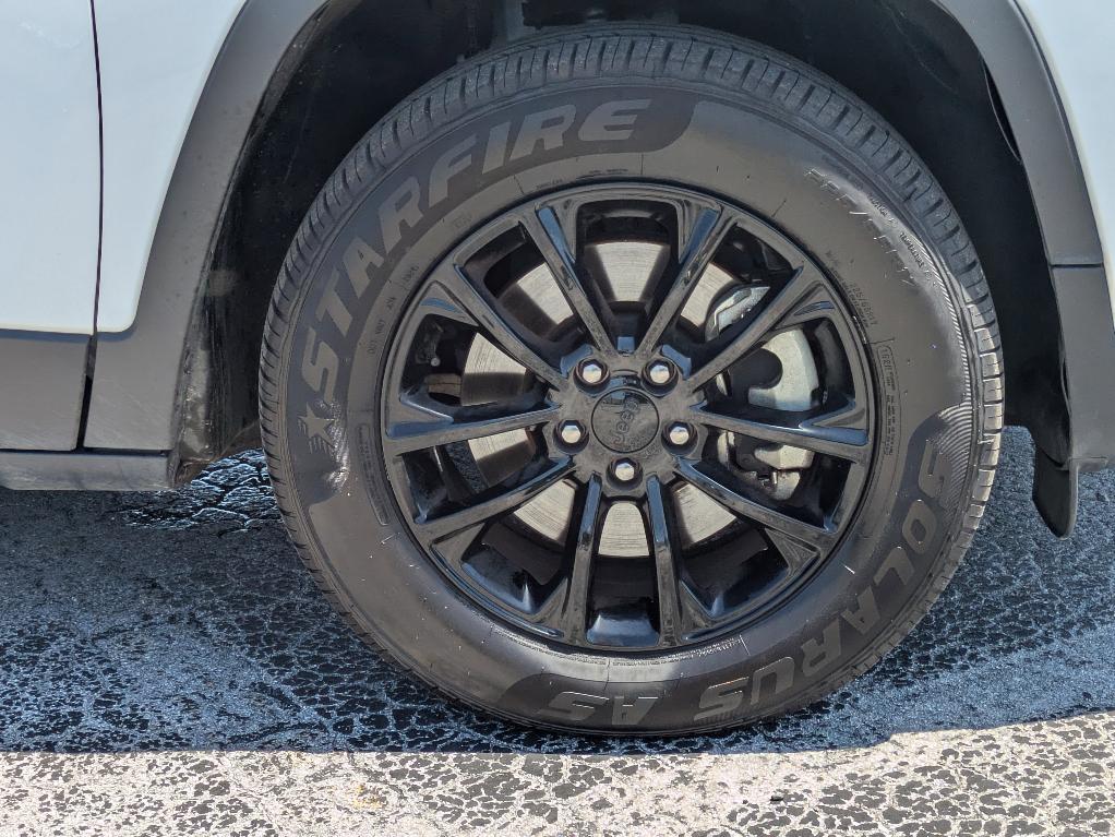 used 2023 Jeep Cherokee car, priced at $23,790