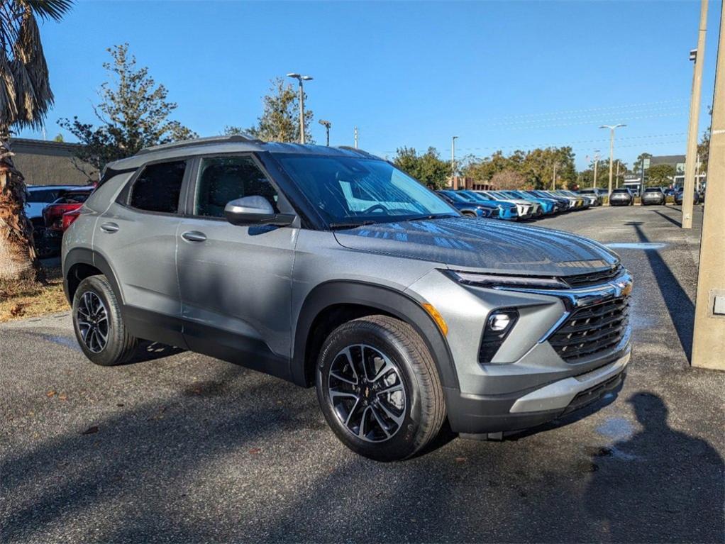 new 2025 Chevrolet TrailBlazer car, priced at $27,725