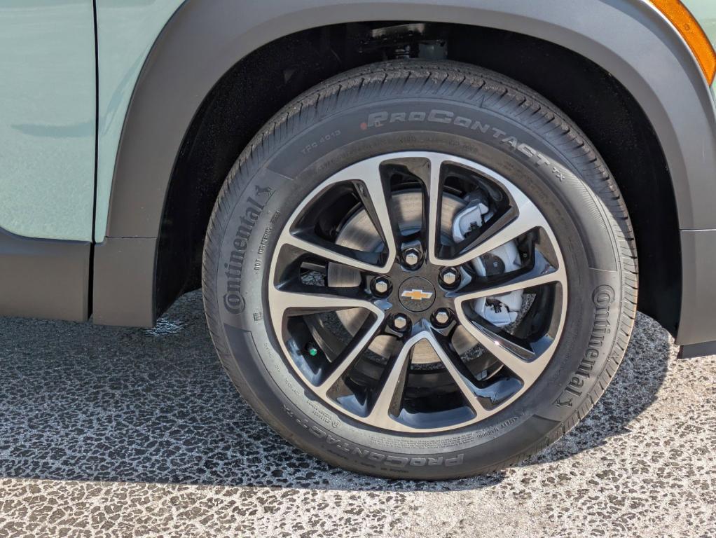 new 2025 Chevrolet TrailBlazer car, priced at $27,330