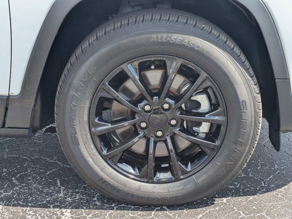 used 2023 Jeep Cherokee car, priced at $23,837
