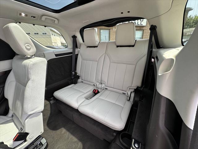 used 2018 Land Rover Discovery car, priced at $19,995