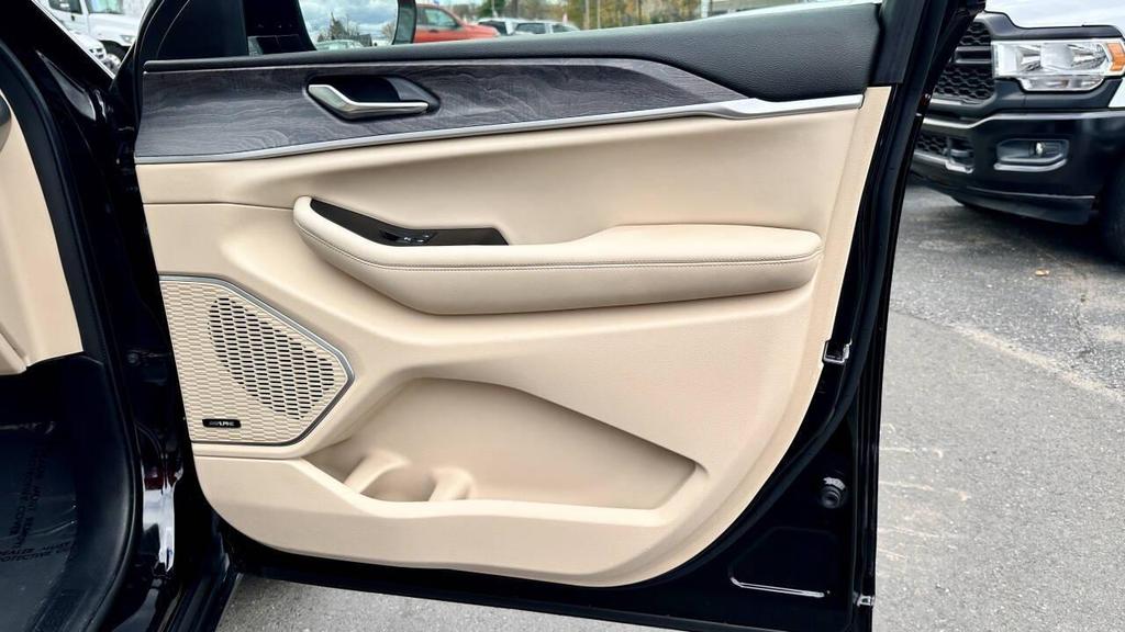 used 2021 Jeep Grand Cherokee L car, priced at $25,995