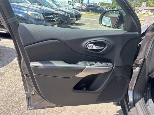 used 2019 Jeep Cherokee car, priced at $15,995