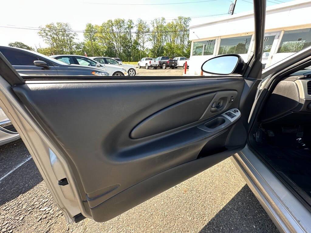 used 2006 Chevrolet Monte Carlo car, priced at $5,995