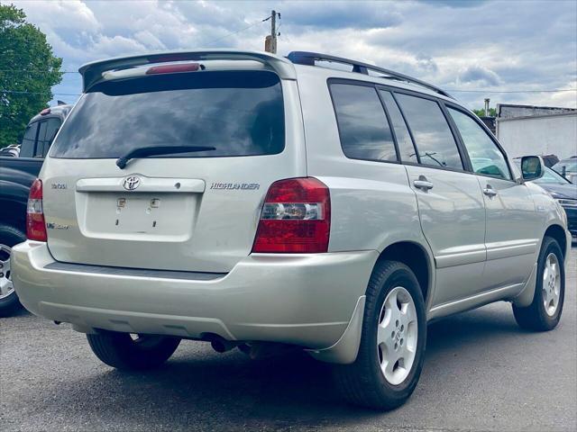 used 2005 Toyota Highlander car, priced at $7,995
