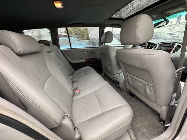used 2005 Toyota Highlander car, priced at $7,995