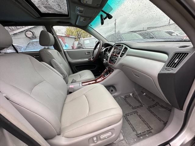 used 2005 Toyota Highlander car, priced at $7,995