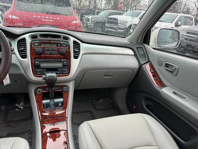 used 2005 Toyota Highlander car, priced at $7,995