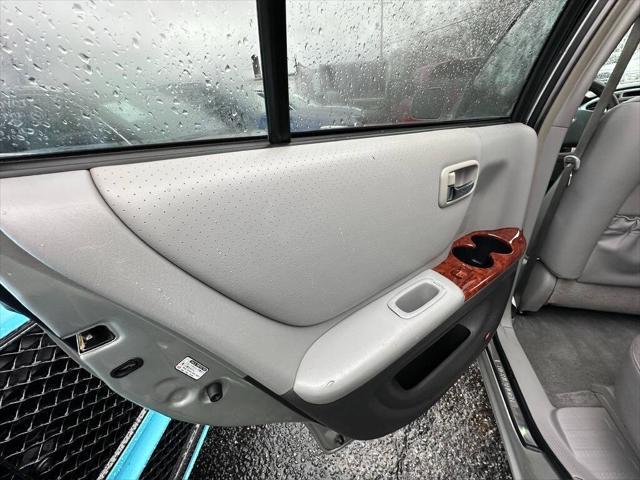 used 2005 Toyota Highlander car, priced at $7,995