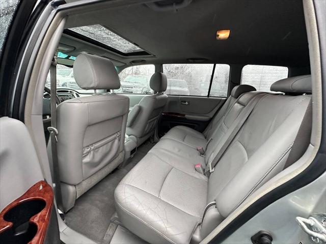 used 2005 Toyota Highlander car, priced at $7,995