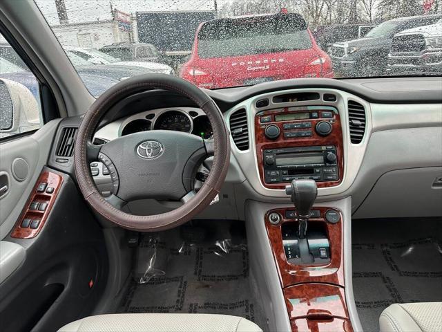 used 2005 Toyota Highlander car, priced at $7,995