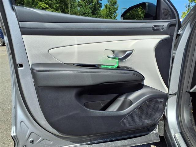 new 2025 Hyundai TUCSON Hybrid car, priced at $40,745