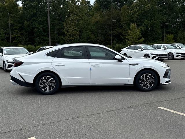 new 2026 Hyundai Sonata Hybrid car, priced at $31,140