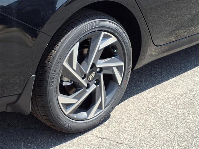 new 2025 Hyundai Elantra car, priced at $23,060