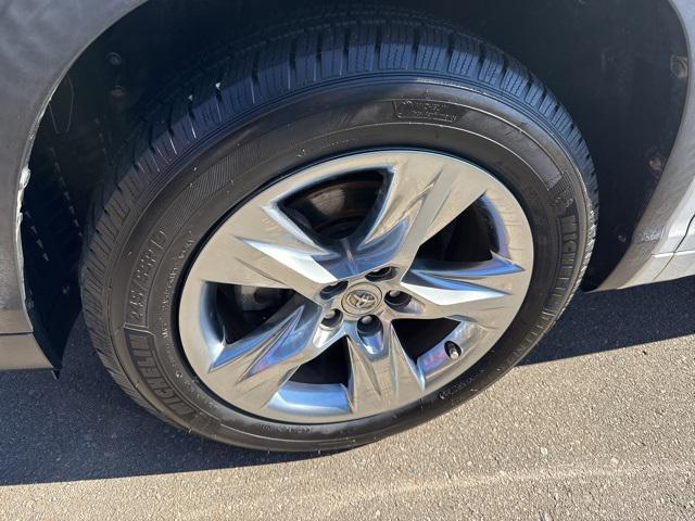 used 2015 Toyota Highlander car, priced at $21,382