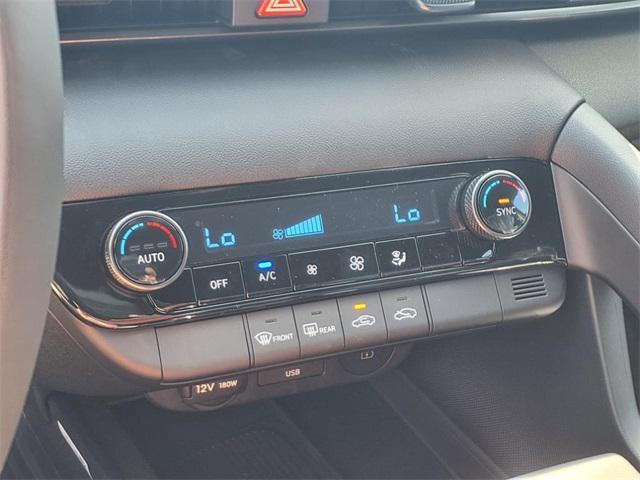 new 2025 Hyundai Elantra car, priced at $23,085