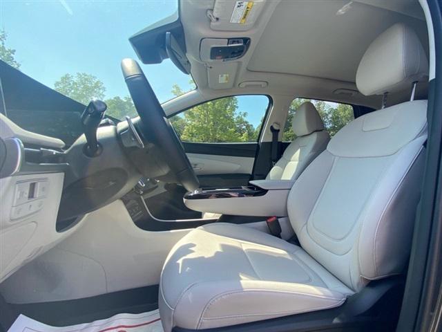 new 2025 Hyundai TUCSON Hybrid car