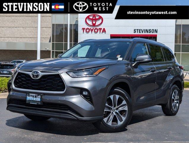 used 2021 Toyota Highlander car, priced at $32,700