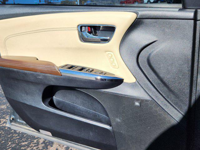 used 2015 Toyota Avalon Hybrid car, priced at $18,200