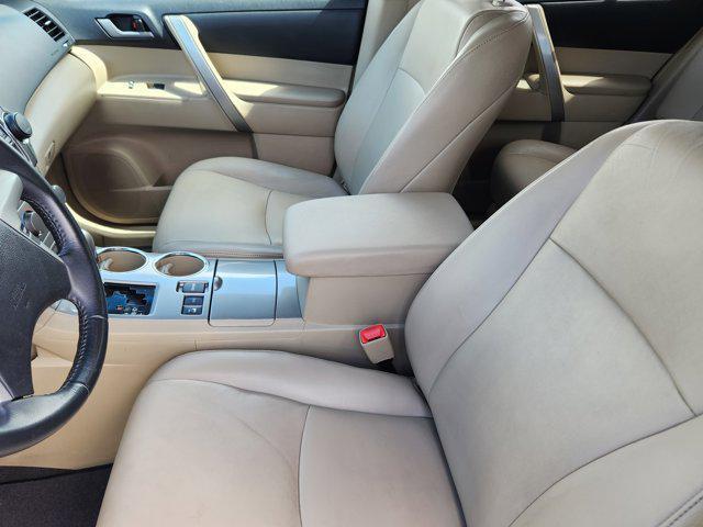 used 2013 Toyota Highlander car, priced at $12,249