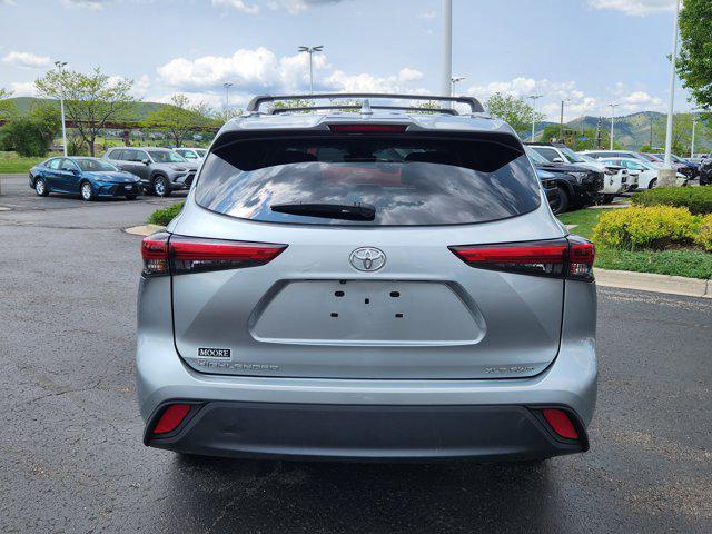 used 2022 Toyota Highlander car, priced at $37,999